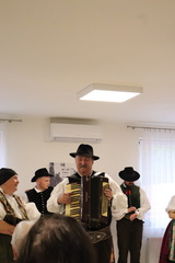 AA0D6A7B-F48C-4B4F-83C1-E7E70392A8E9